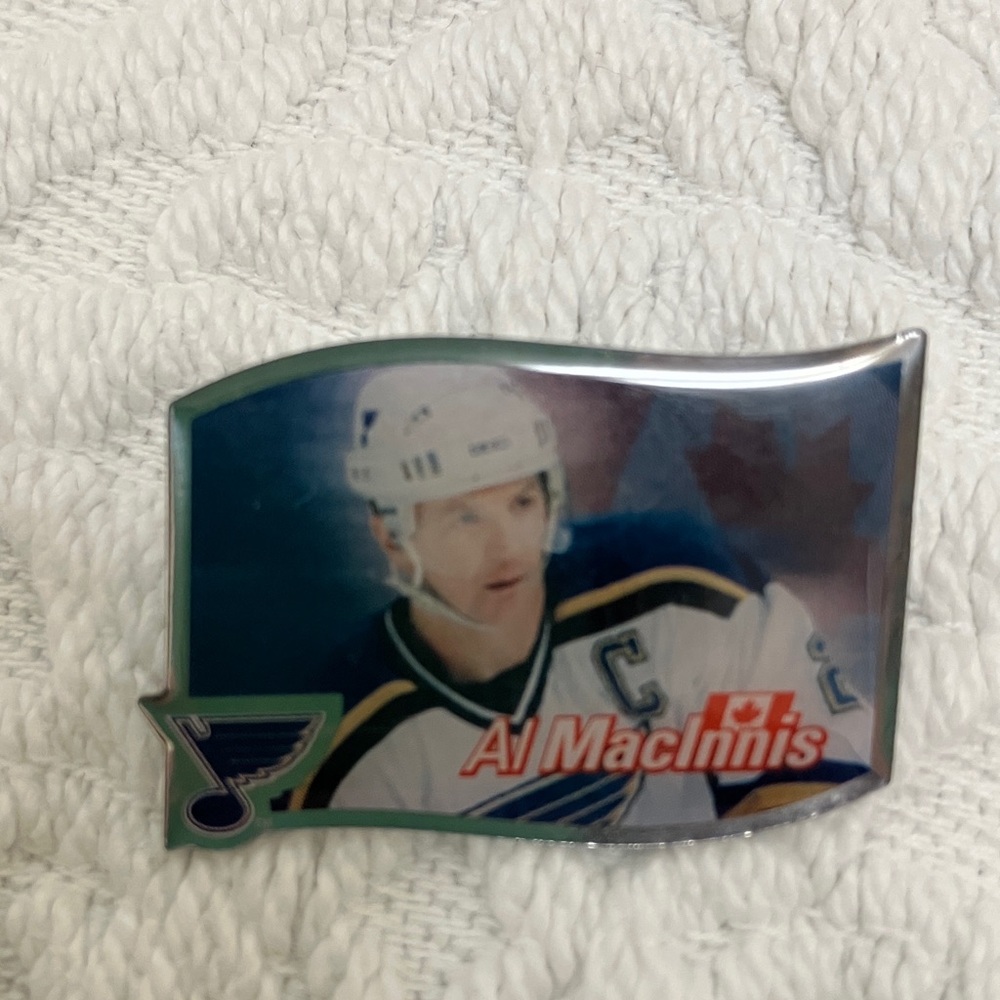 Vintage NHL lapel pins, set of 8 - Picture 3 of 10